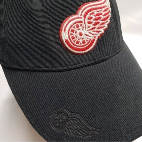 American Needle Detroit Red Wings NHL Fitted Cap Small Medium Black Red - Picture 7 of 14